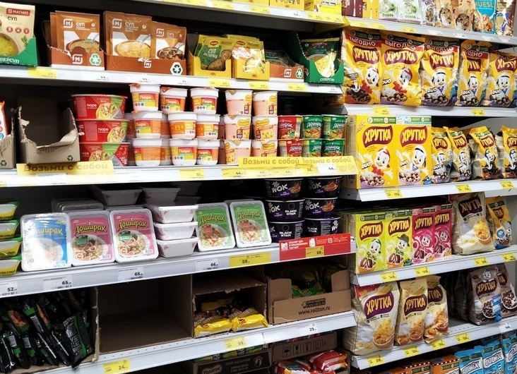 Прощайте, привычные продукты: что исчезнет с полок магазинов с 1 октября 2026 года